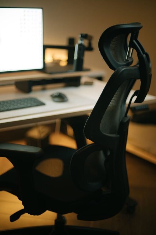 Tips for Choosing a Comfortable Desk Chair That Supports Your Work